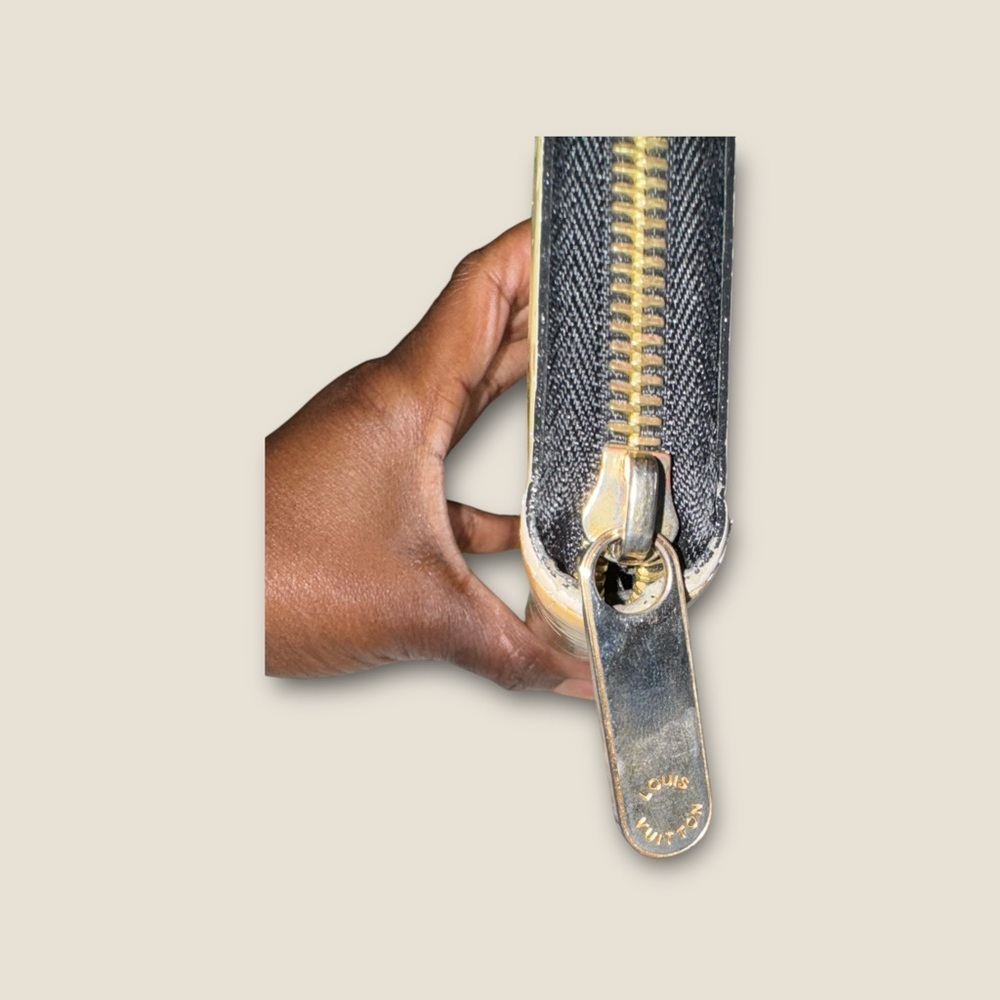 LOUIS VUITTON Monogram Vernis Nicolas Ghesquire Zippy Wallet - color transfer - Picture 3 of 9